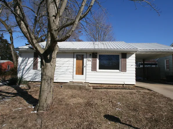 205 N Orchard St, Mackinaw, IL 61755