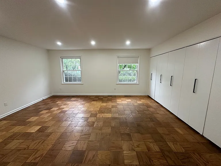 Melrose Apartments — Photo 44