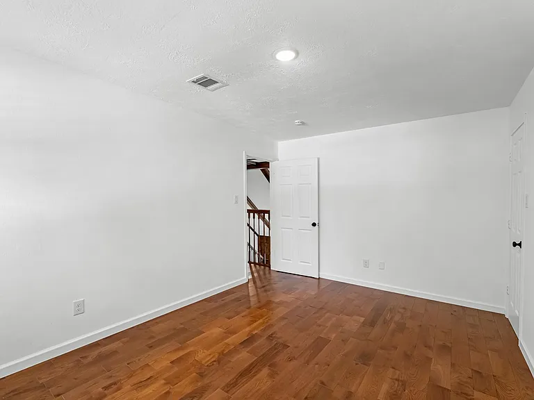 8011 Liberty Elm Ct — Photo 35