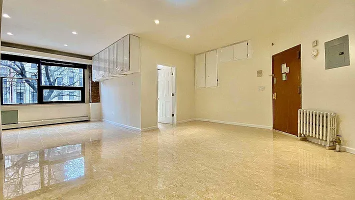 Building Photo - 1626 2nd Ave #1F