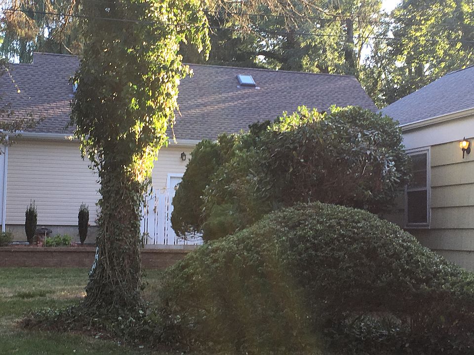 1st image of 115 Hoyt Ln