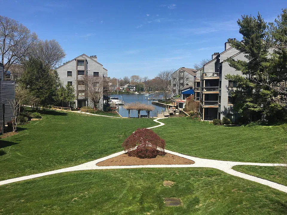 6 Spa Creek Lndg #B2