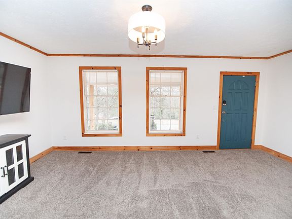 4th image of 245 West Dr