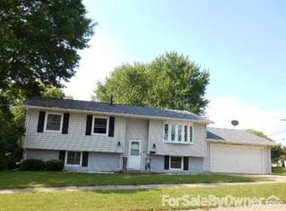 2625 E 35th St, Davenport, IA