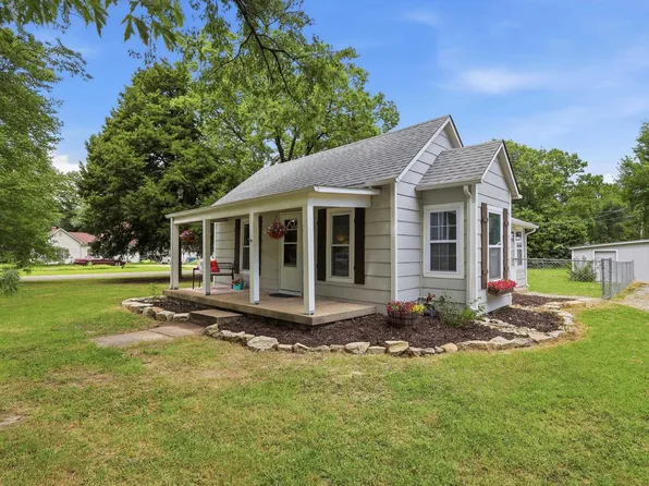 228 N Willow St, Douglass, KS 67039