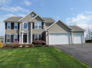 86 Galante Cir, Webster, NY 14580