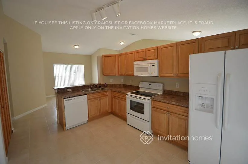 20710 NW 1st St Pembroke Pines, FL 33029 — Photo 2