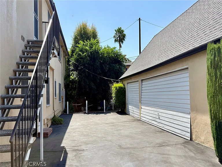 1744 Huntington Dr — Photo 52