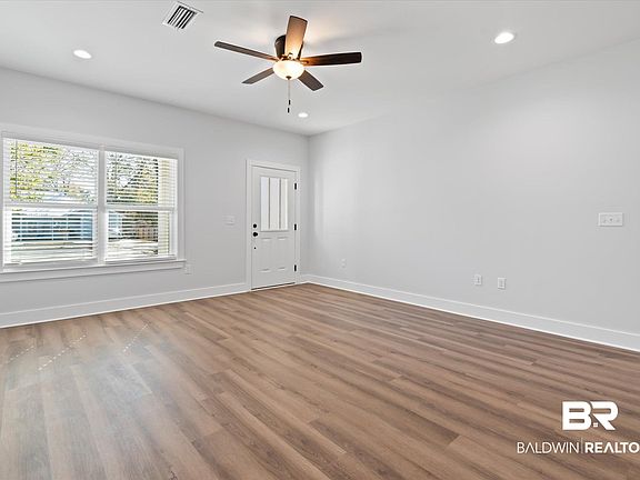 3rd image of 18151 Hoiles St