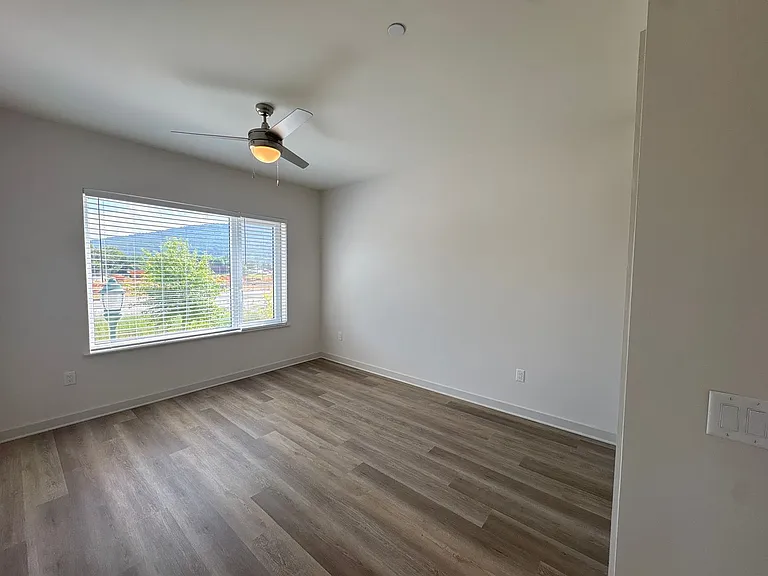Flats at Southside Gardens — Photo 22