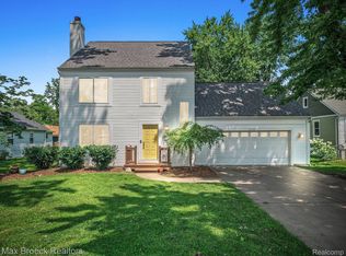 3160 Kenrick St, Keego Harbor, MI 48320