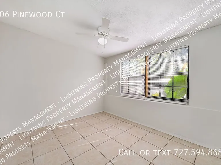 406 Pinewood Ct — Photo 9