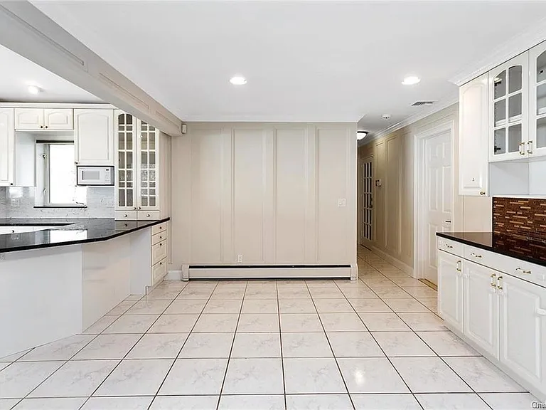 2185 Sultana Dr — Photo 14