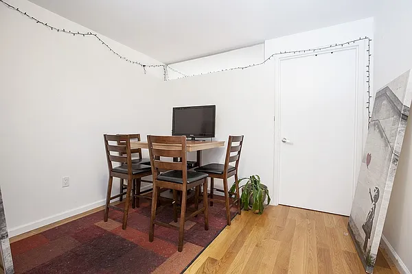 Rented by Nest Seekers International | media 32