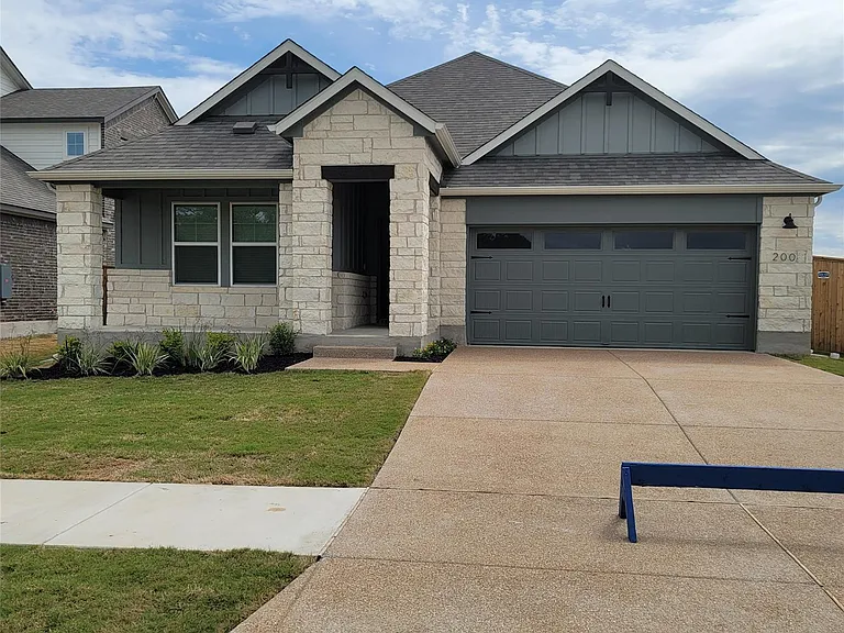 200 Callahan Loop — Photo 1
