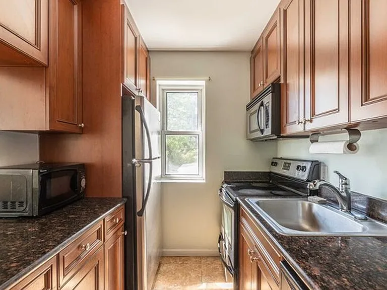 10 Palisade Ave #2C — Photo 3