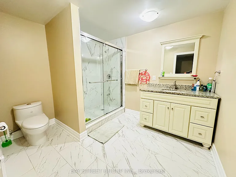 118 Fairglen Ave — Photo 34