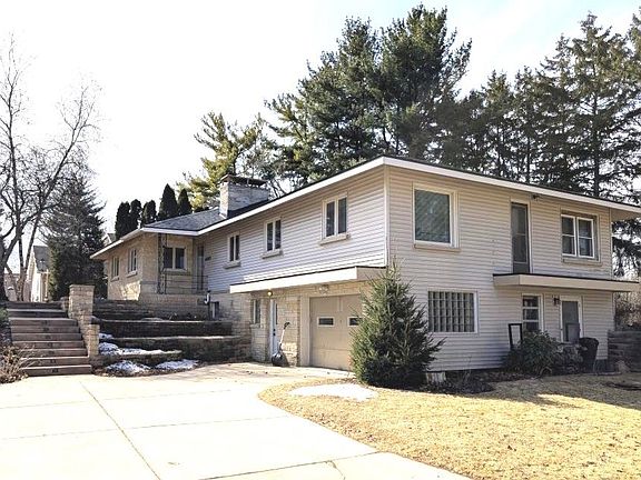 2nd image of 6105 Knotty Pine Way