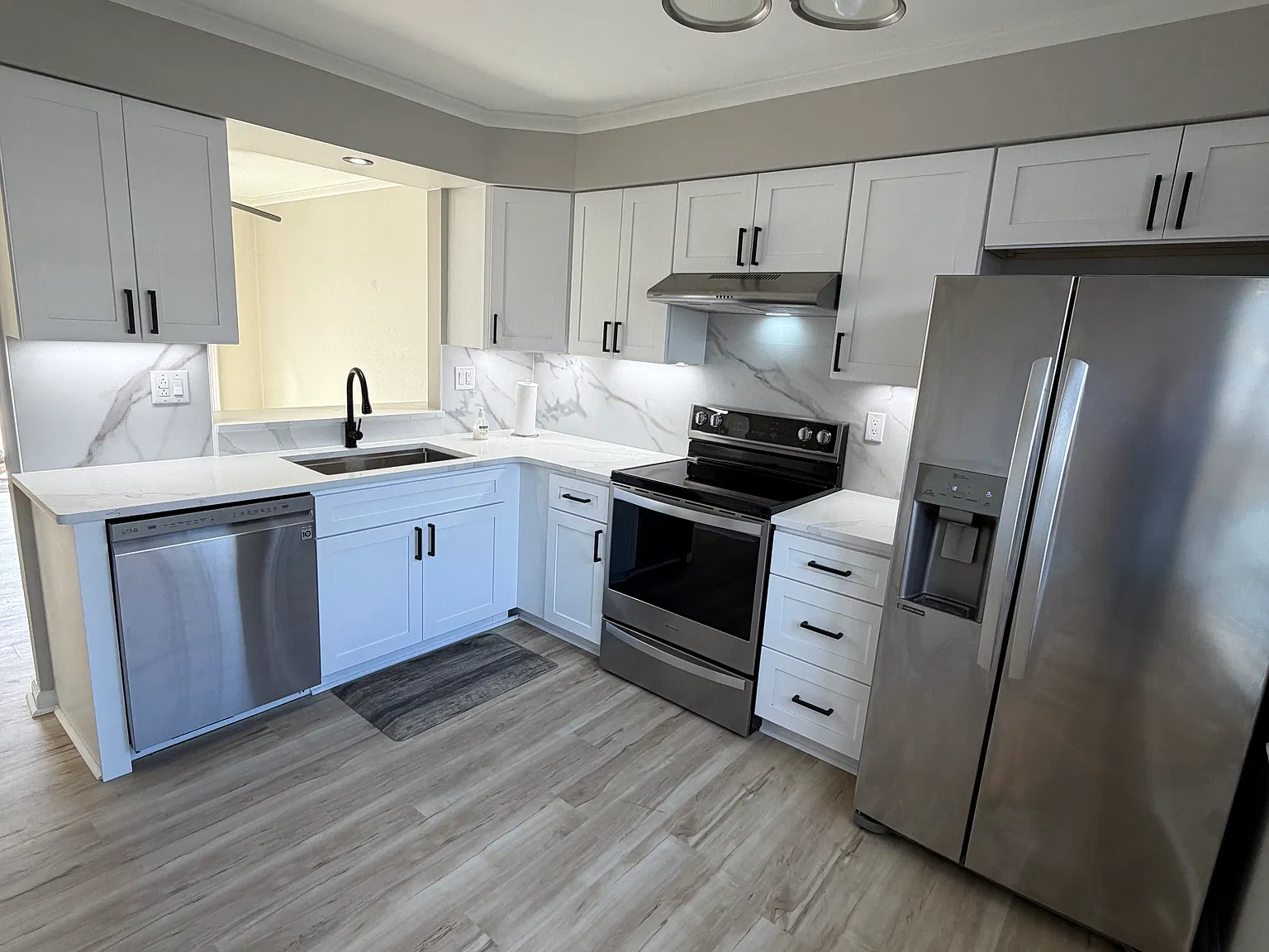 3 bed, 1.5 bath, 1400 sqft, $2,350 — Photo 3