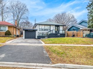 402 Saint Augustine Dr, Oakville, ON L6K3E9