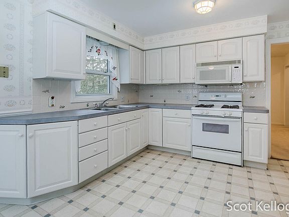 5th image of 1344 Maplerow Ave NW