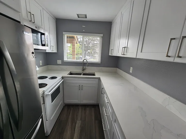 7827 Camino Tranquilo — Photo 2