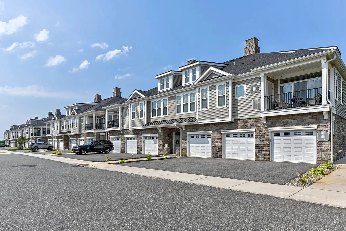 Building Photo - Essex Chase Apartments