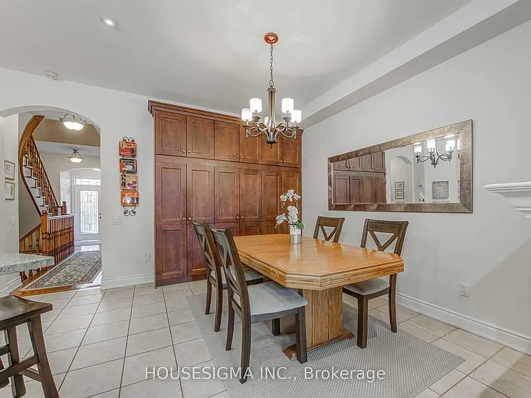 244 Tawny Cres — Photo 11