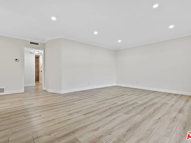 330 E Dryden St #14 — Photo 3