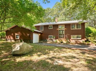 14 Eagle Ridge Dr, Gales Ferry, CT 06335