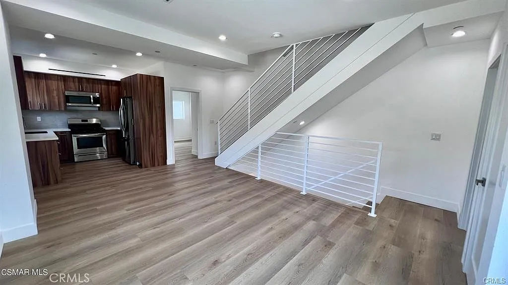 3 bed, 3.5 bath, 1426 sqft, $3,950 — Photo 4