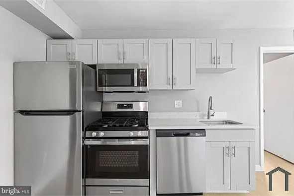 5 bed, 1600 sqft, $6,500 — Photo 2