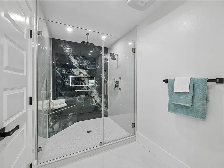 7711 Meadowvale Dr — Photo 20