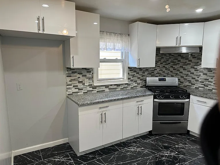 12 Colonial Dr #2 — Photo 7