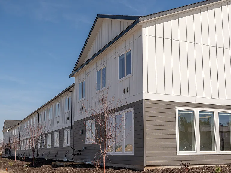 Black Feather Apartments — Photo 1