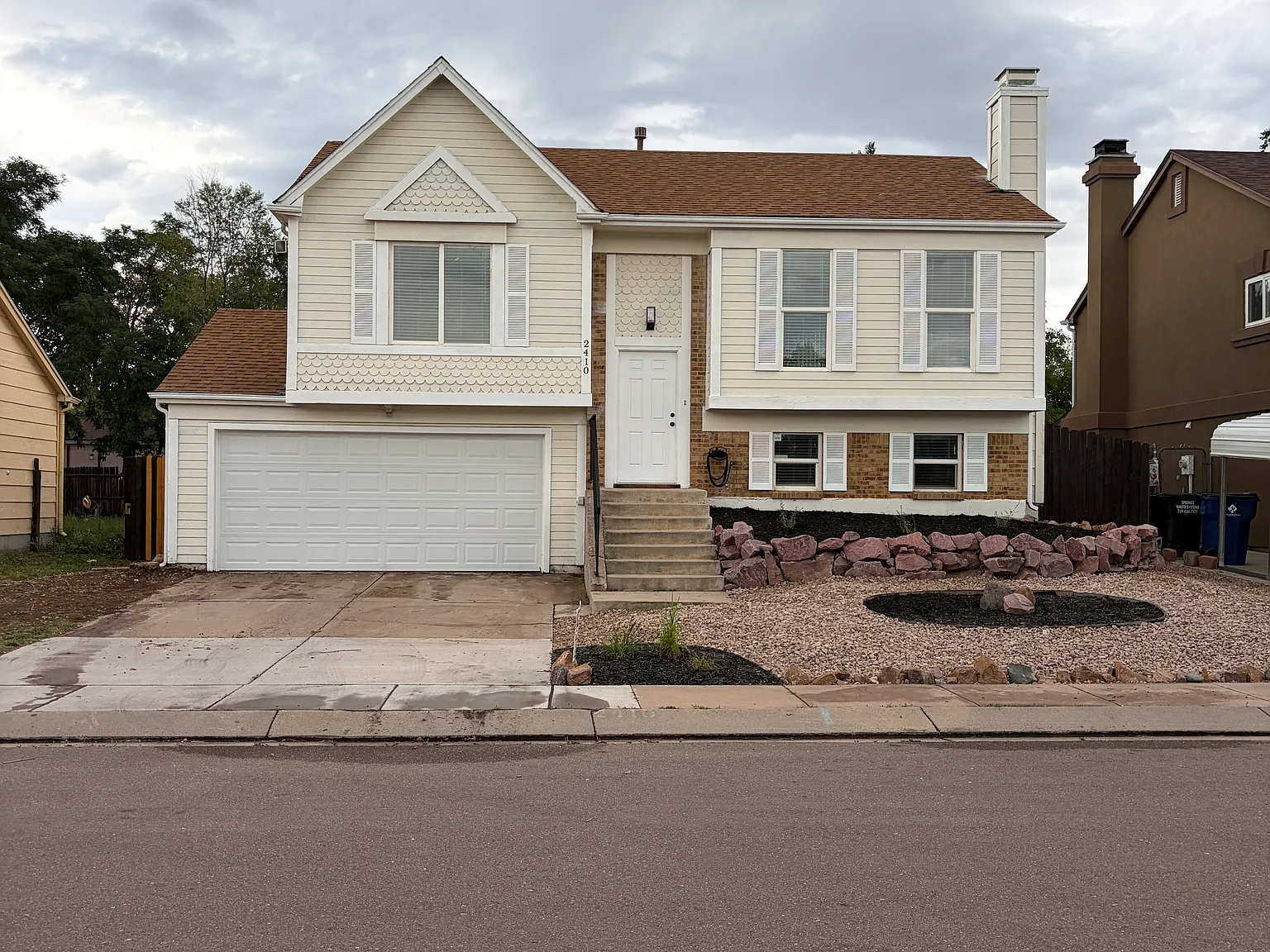 2410 Clarendon Dr — Photo 1