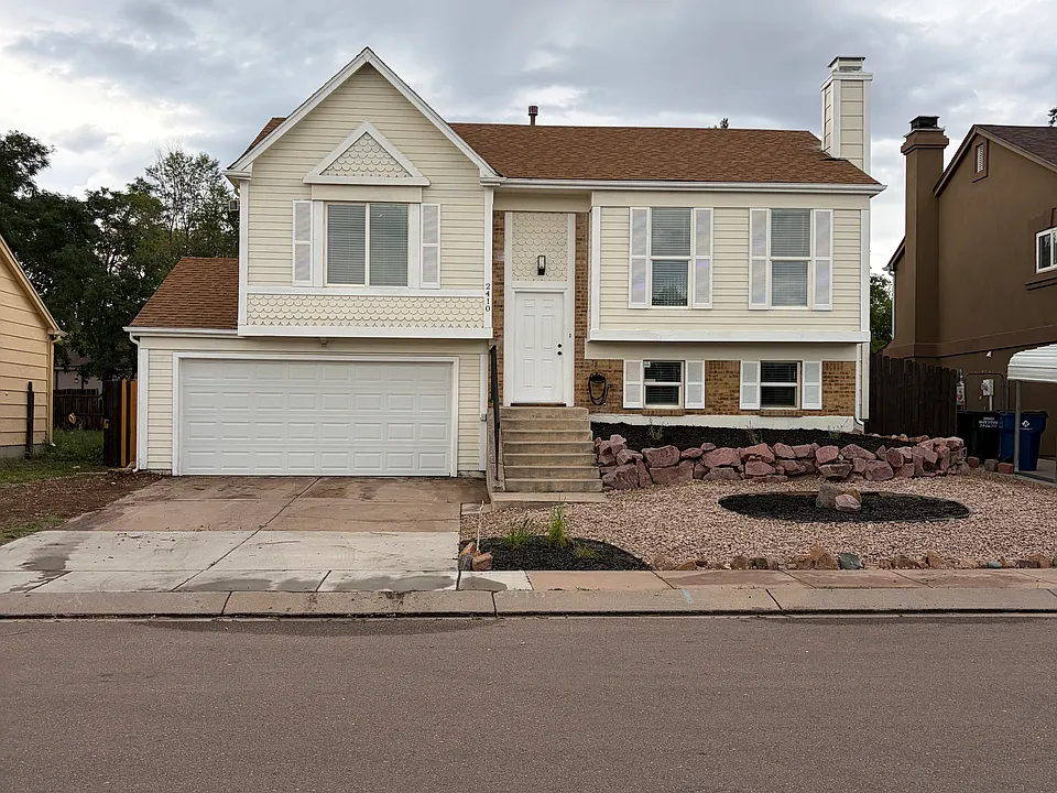 2410 Clarendon Dr