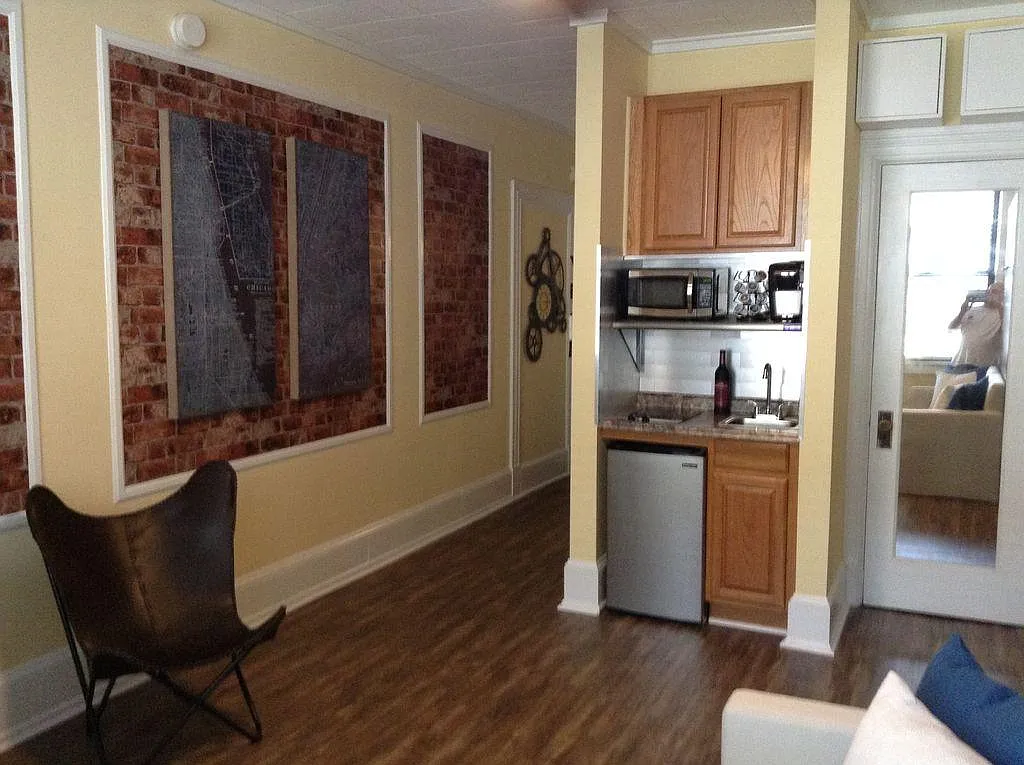 Studio, 313 sqft, $975 — Photo 4