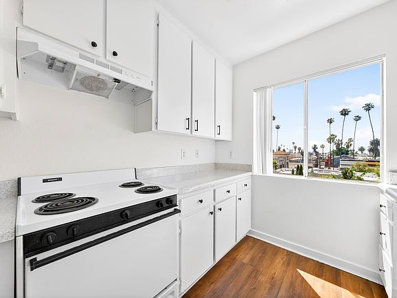 3rd image of 1536 N Serrano Ave APT 211