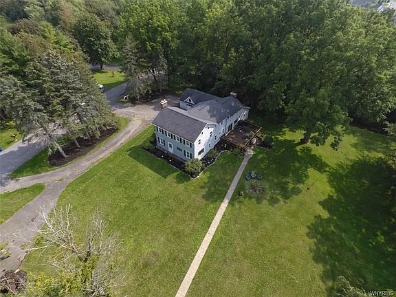 3rd image of 5840 Creekview Dr
