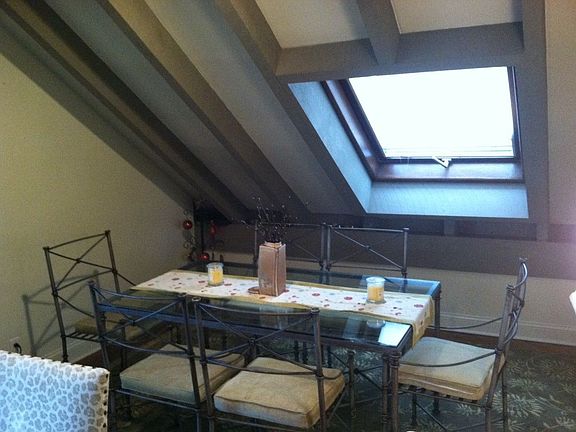 Dinig area skylights throughout