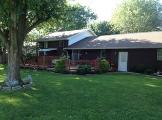 1750 Clinton St, Carlyle, IL