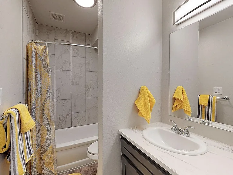 Acoma Square — Photo 21