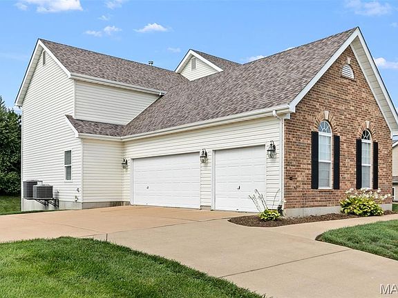 3rd image of 4053 Portland Ridge Dr