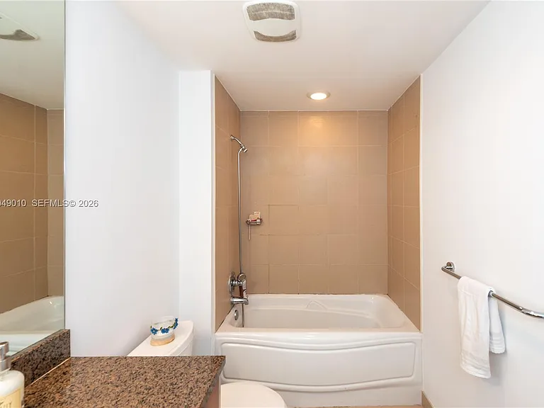 300 S Biscayne Blvd #T-2814 — Photo 18