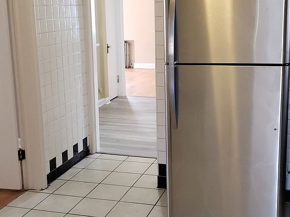 3rd image of 1818 Oak Park Ave APT 1