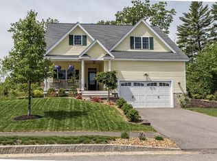 19 University Cir, Hooksett, NH 03106