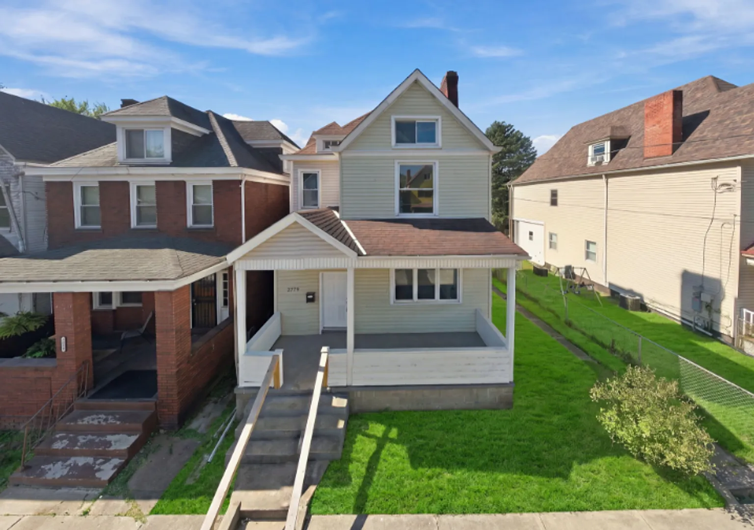Stunning 3 beds and 2.5 bath home in Sheraden available now! — Photo 4