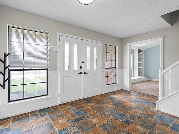 5th image of 1917 E Collins Blvd