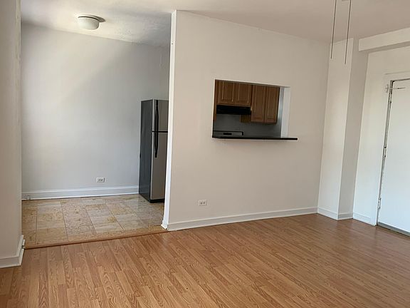 5th image of 920 W Carmen Ave #4
